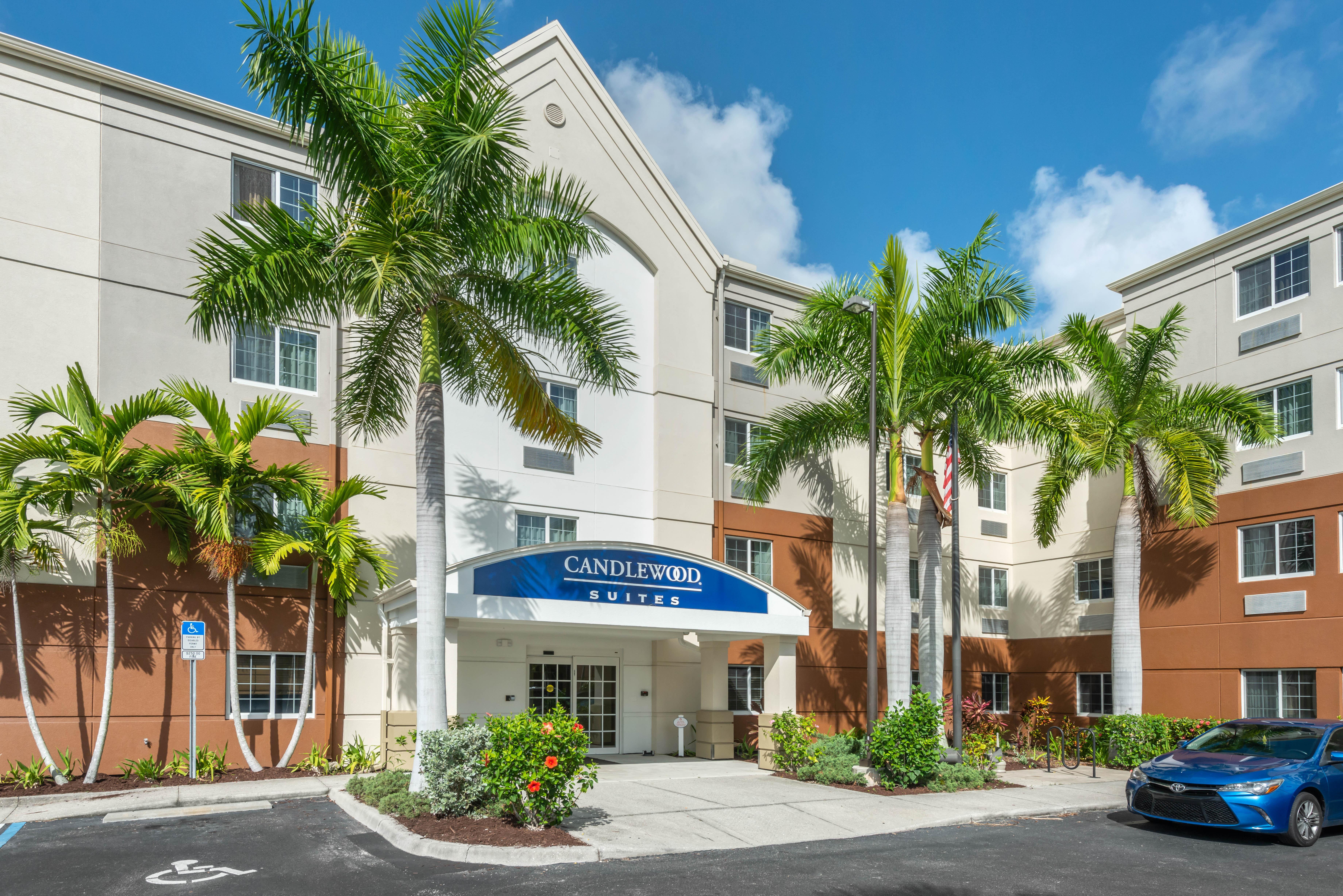 Candlewood Suites Fort Myers/Sanibel Gateway, An Ihg Hotel Exterior photo