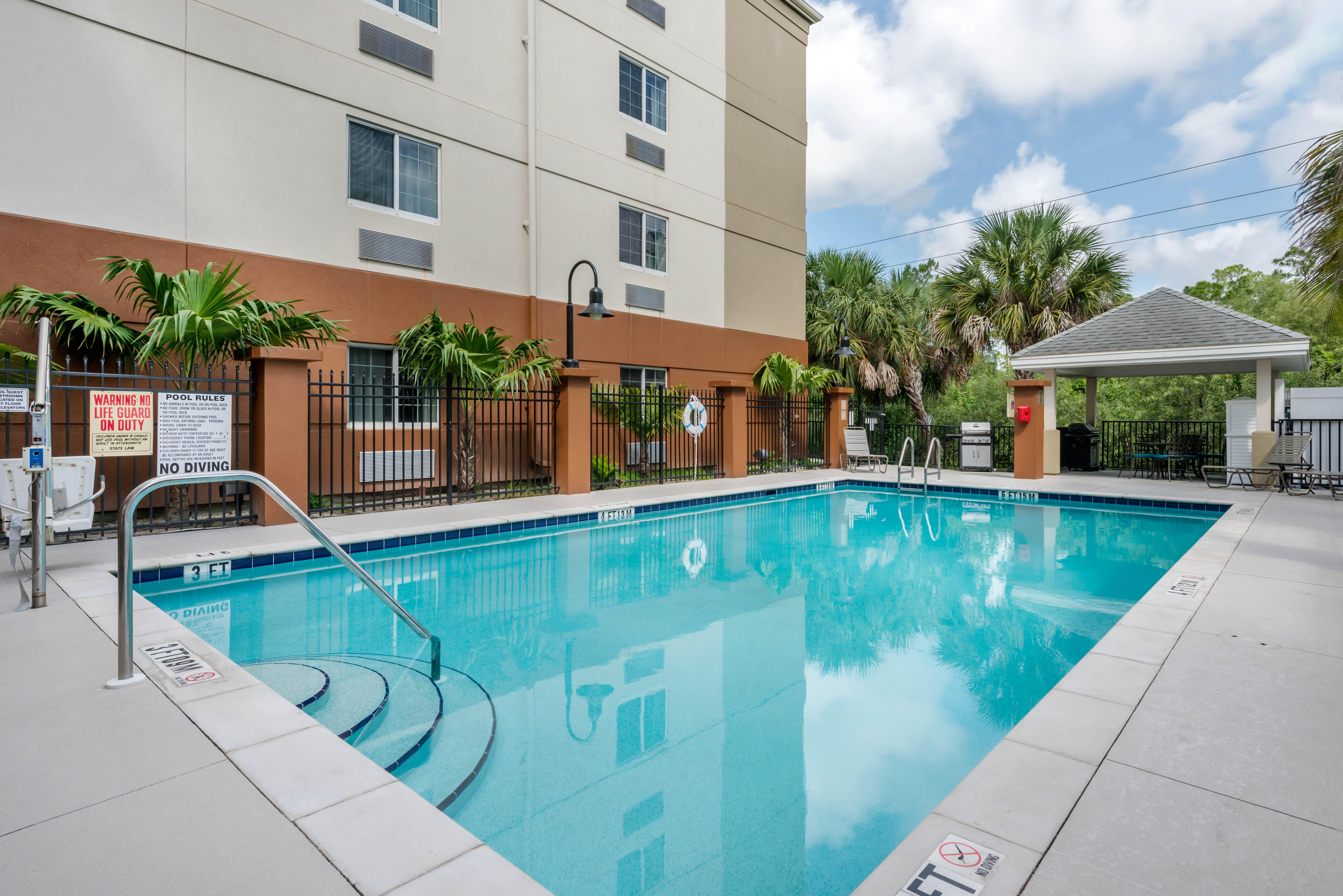 Candlewood Suites Fort Myers/Sanibel Gateway, An Ihg Hotel Exterior photo