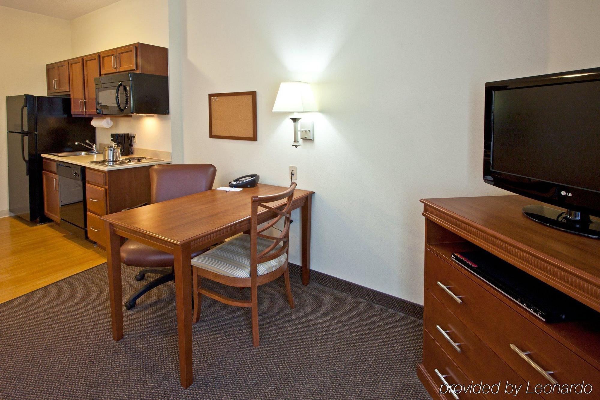 Candlewood Suites Fort Myers/Sanibel Gateway, An Ihg Hotel Room photo