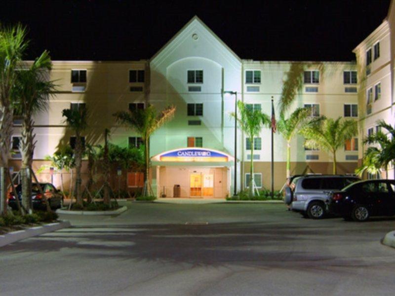 Candlewood Suites Fort Myers/Sanibel Gateway, An Ihg Hotel Exterior photo