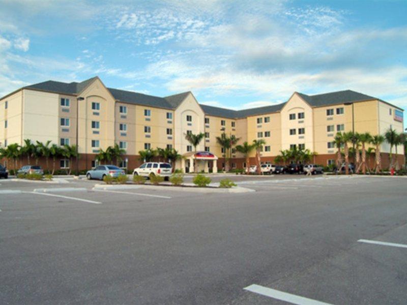 Candlewood Suites Fort Myers/Sanibel Gateway, An Ihg Hotel Exterior photo