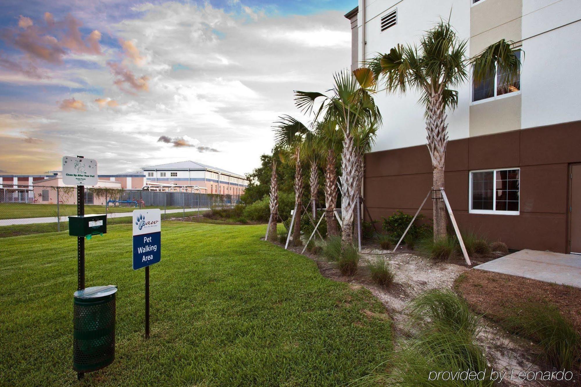 Candlewood Suites Fort Myers/Sanibel Gateway, An Ihg Hotel Interior photo